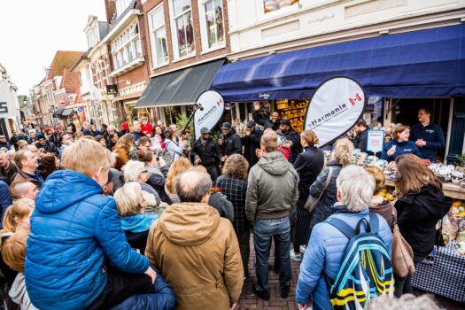 Stadsschouwburg De Harmonie heeft samen met Naturally 7 een ludieke actie georganiseerd.