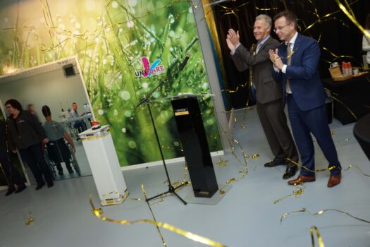 Commissaris van de Koning René Paas opent Groninger start-up UniQare Quality Slings