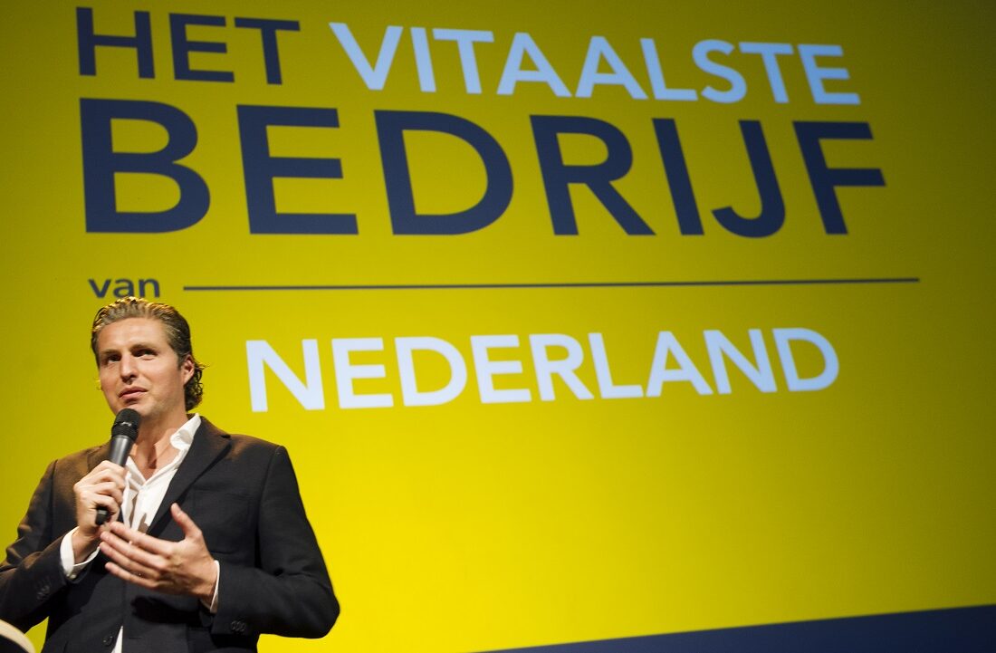 Pieter van den Hoogenband reikt duurzaamheidsprijs uit