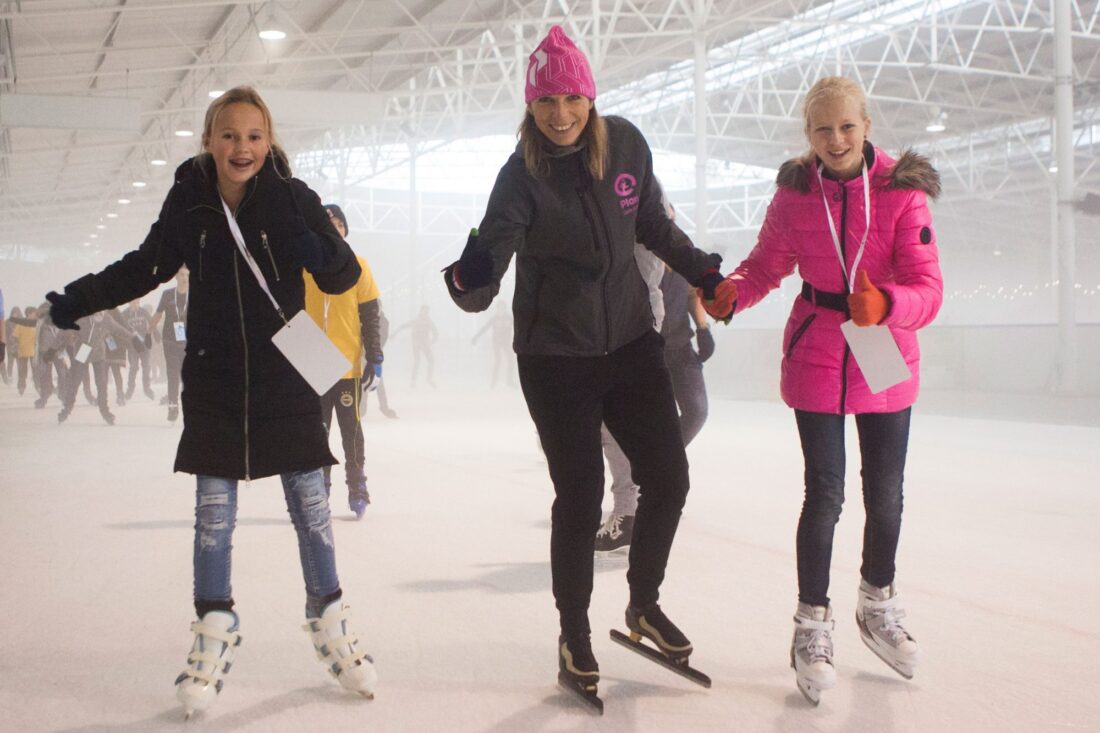 750 scholieren uit Groningen de ijsbaan op voor Plan Nederland