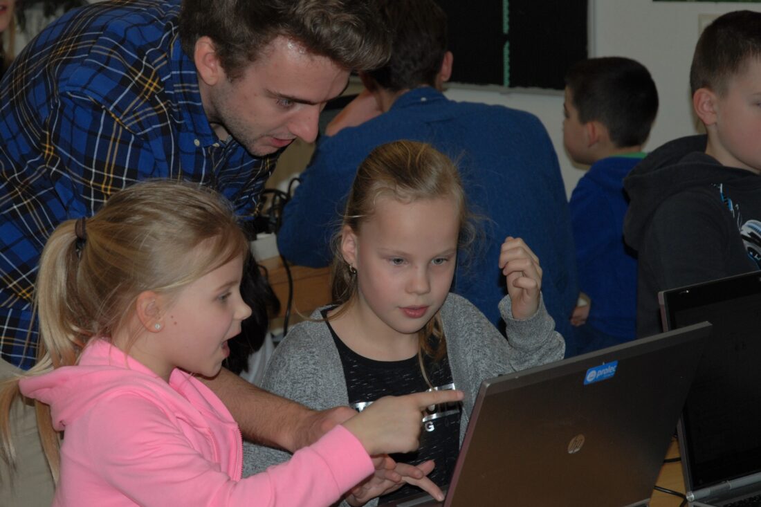 SKSG kinderen spelen serious game ontwikkeld door de RUG