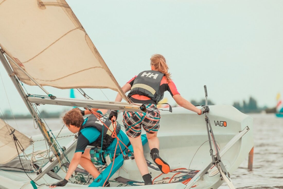 Hittegolf Je kunt maar beter in Friesland op zeilkamp zijn