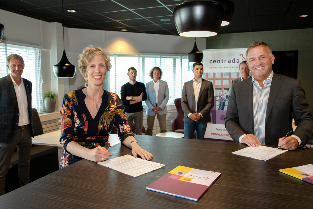 Ondertekening Centrada en Jan Snel