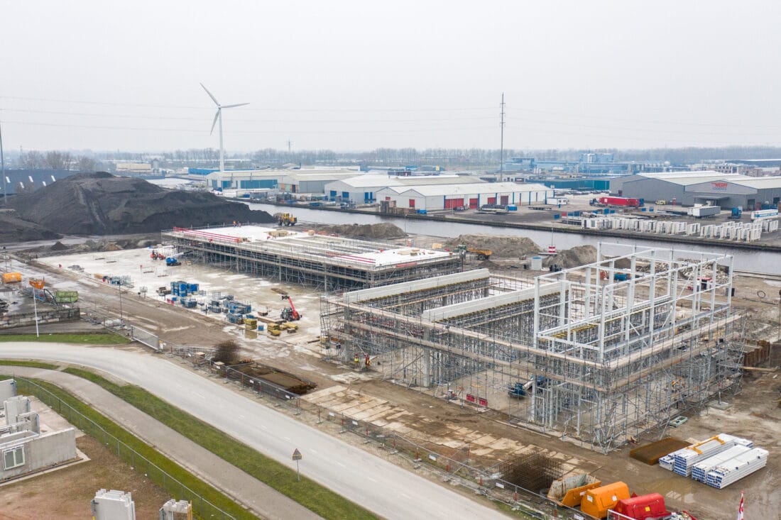 Bouw woningfabriek Van Wijnen bereikt hoogste punt