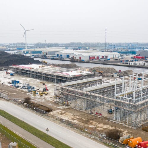 Bouw woningfabriek Van Wijnen bereikt hoogste punt