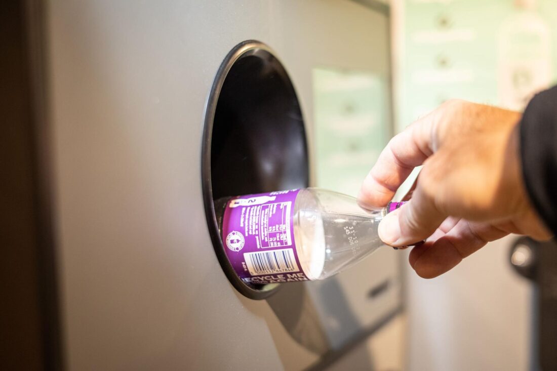 Vanaf 1 juli statiegeld op kleine plastic flessen in Drenthe