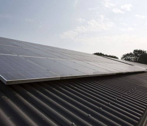 Boeren in Noord-Drenthe begeleid bij meer zonnepanelen op agrarisch dak