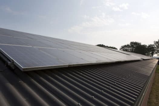 Boeren in Noord-Drenthe begeleid bij meer zonnepanelen op agrarisch dak