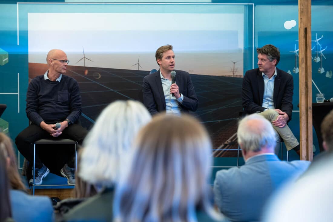 Grootste solar carport ter wereld geopend op parkeerterreinen Lowlands