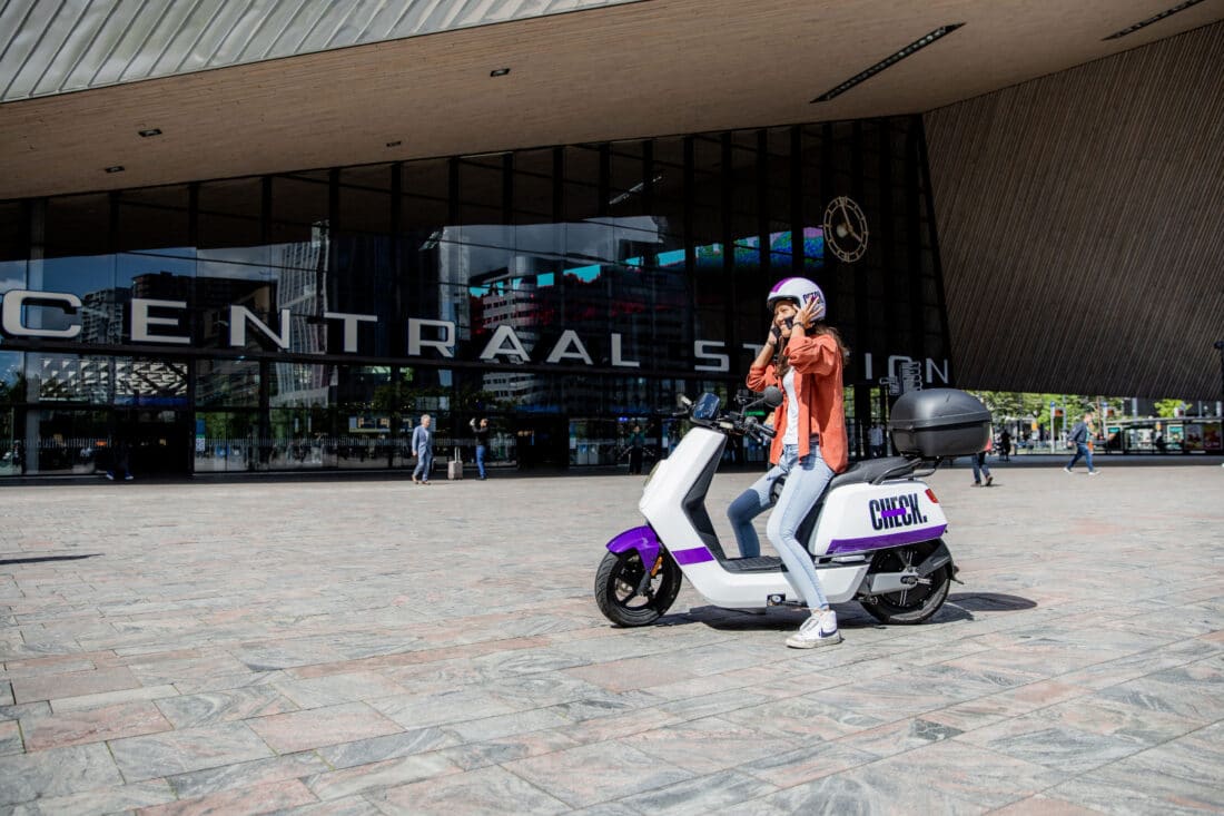 NS biedt elektrische deelscooters aan in verschillende steden