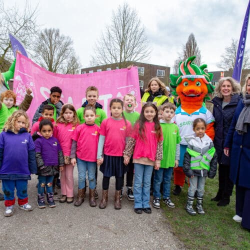 Startschot Daily Mile door wethouder Inge Jongman bij SKSG