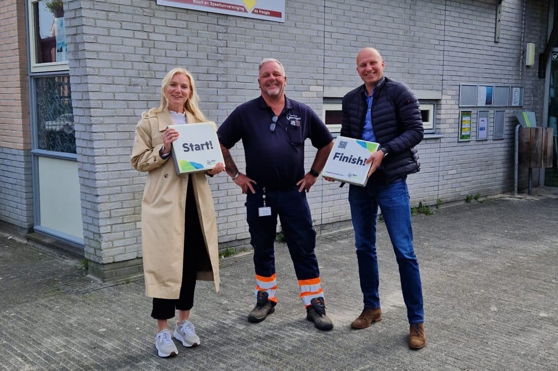 KPN doneert hinkelbanen aan speeltuinen als mijlpaal voor glasvezelaanleg in Groningen
