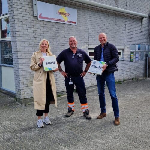 KPN doneert hinkelbanen aan speeltuinen als mijlpaal voor glasvezelaanleg in Groningen
