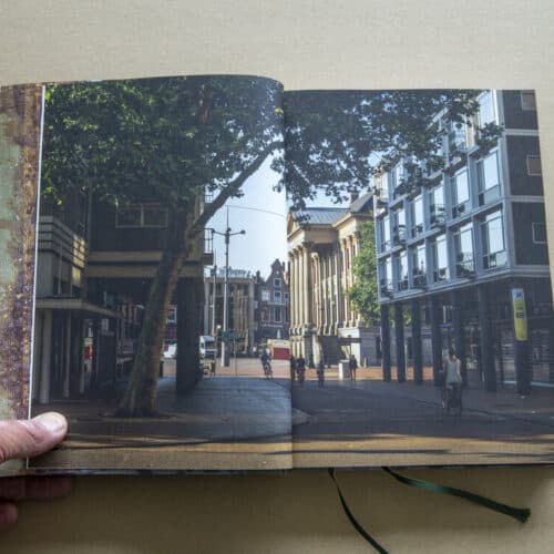 Boek over stadhuis Groningen gepresenteerd