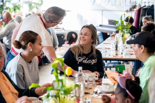 Week tegen Eenzaamheid: Resto VanHarte en Albert Heijn brengen mensen samen