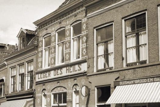 Oude ambacht, nieuwe uitgave: recepten en verhalen van Bakker Jan Buisman uit Steenwijk nu gebundeld in een uniek boekwerk