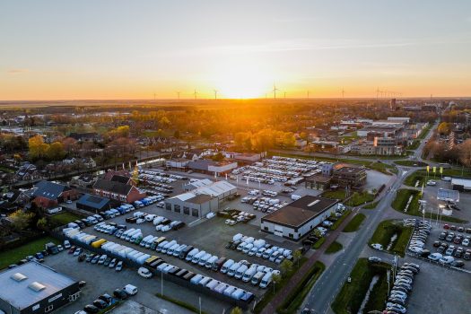 Geen hulp uit Den Haag? Dit autobedrijf in Stadskanaal introduceert eigen ‘EV-subsidie’